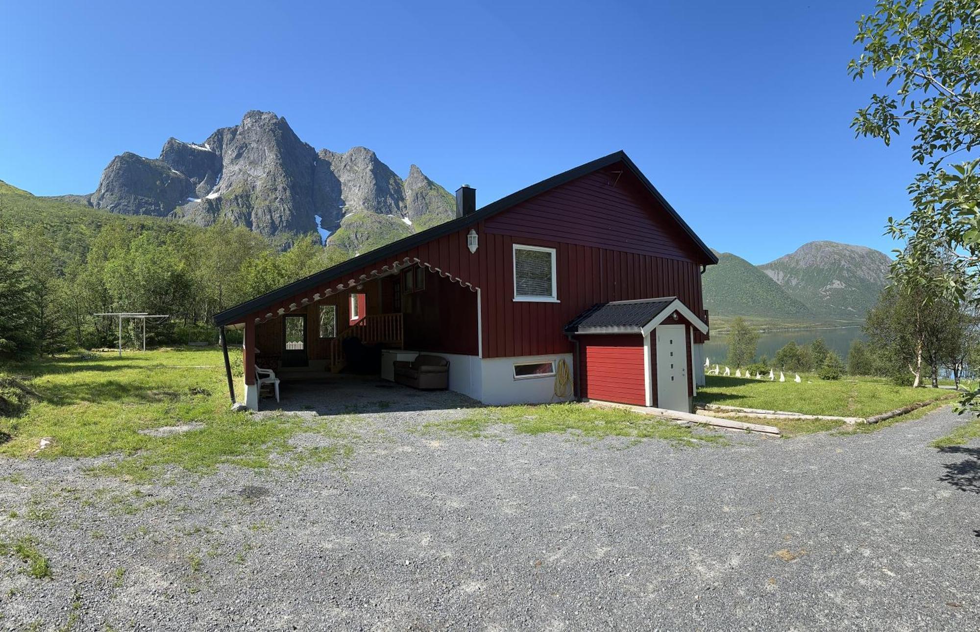 Lofoten Red Villa Laupstad Экстерьер фото